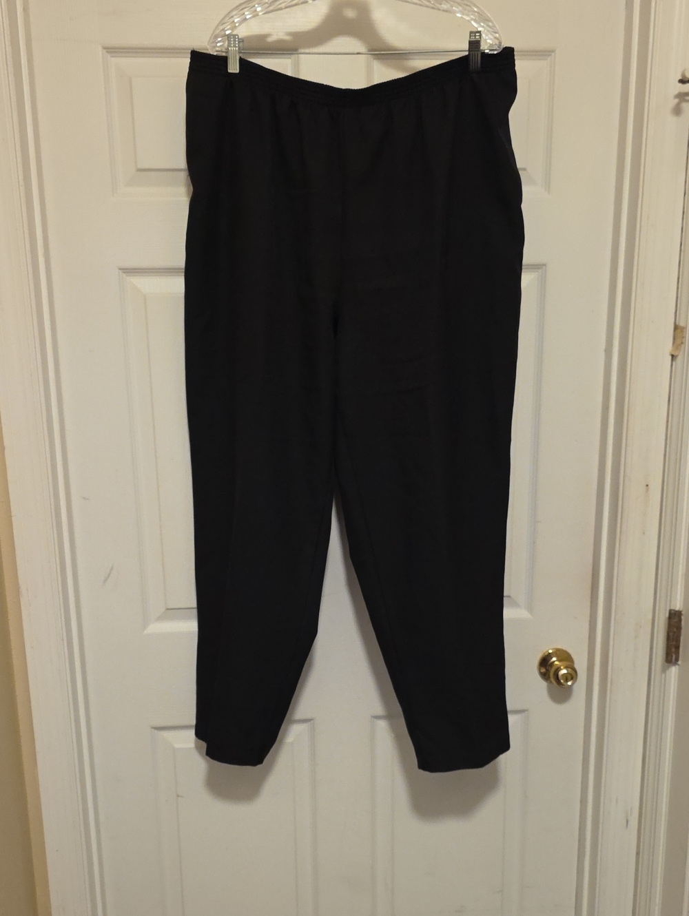Woman Black Elastic-Waist Pants